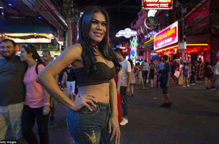 Cuoc song ban dem ngoai pho di bo o Pattaya, Thai Lan-Hinh-2